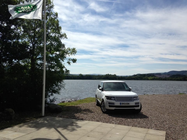  Uno de nuestros Land Rovers 